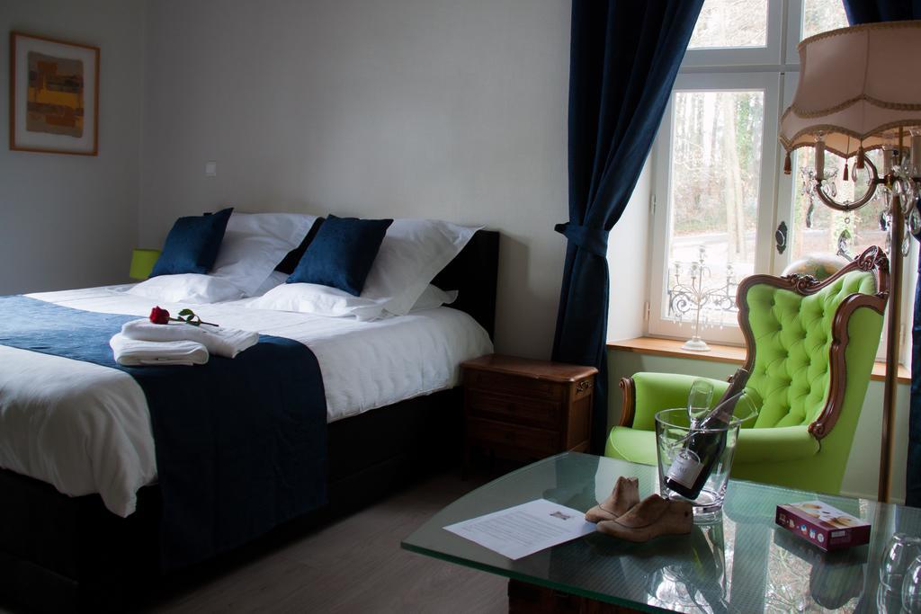 Chateau De L Aviette - Rancennes Bed and breakfast